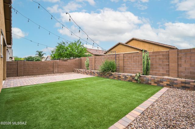 8670 N Genoa Court, Tucson, AZ 85742