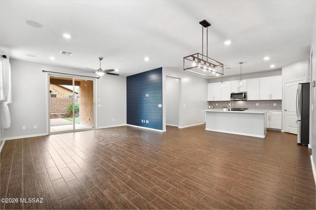 8670 N Genoa Court, Tucson, AZ 85742