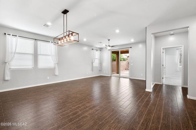 8670 N Genoa Court, Tucson, AZ 85742