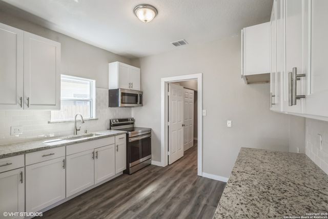 230 Micklejohn, San Antonio, TX 78207