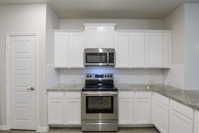 127 Garden Grove Drive, Waxahachie, TX 75165