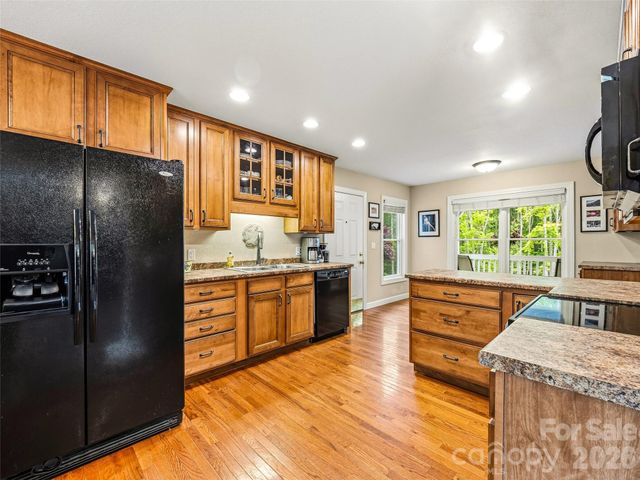 530 Windom Cove, Burnsville, NC 28714