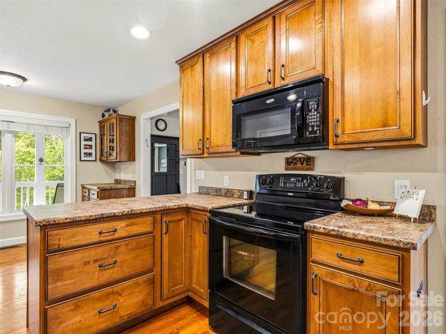 530 Windom Cove, Burnsville, NC 28714