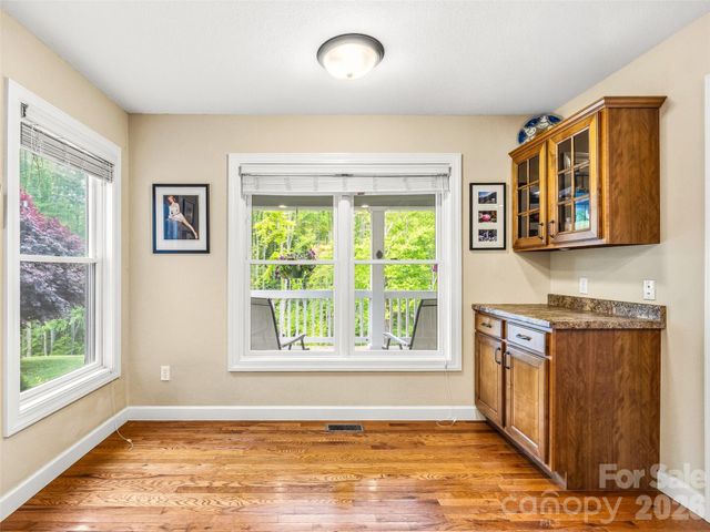 530 Windom Cove, Burnsville, NC 28714