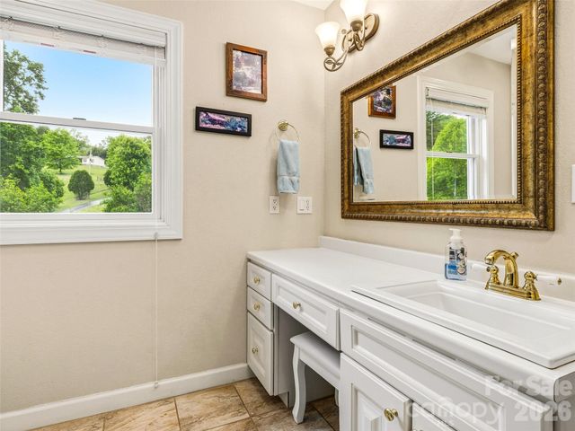 530 Windom Cove, Burnsville, NC 28714