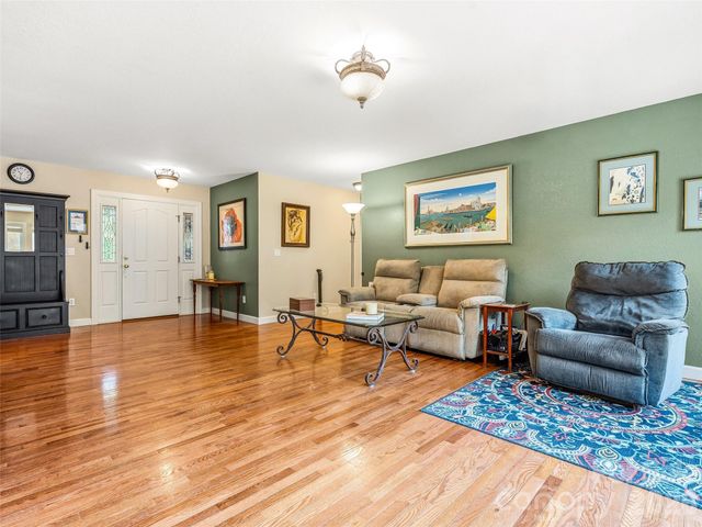 530 Windom Cove, Burnsville, NC 28714