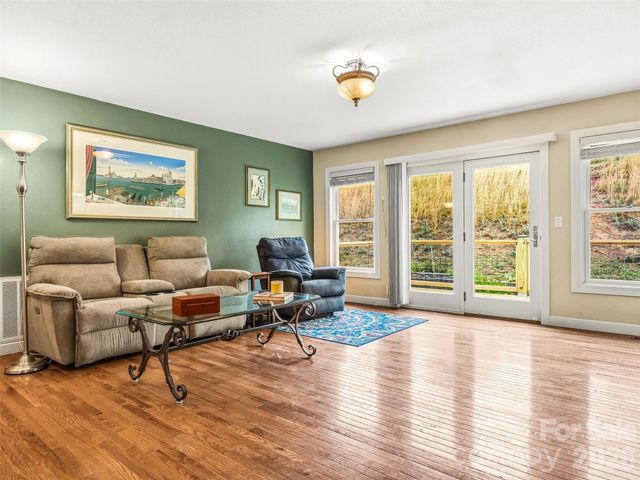 530 Windom Cove, Burnsville, NC 28714