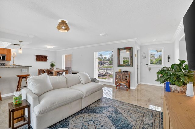 424 SW 7th Way, Boca Raton, FL 33486