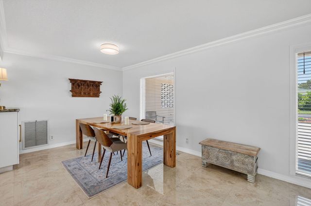 424 SW 7th Way, Boca Raton, FL 33486