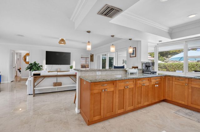 424 SW 7th Way, Boca Raton, FL 33486