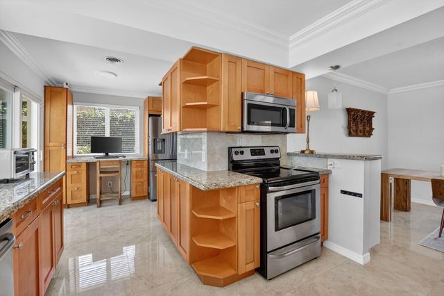 424 SW 7th Way, Boca Raton, FL 33486