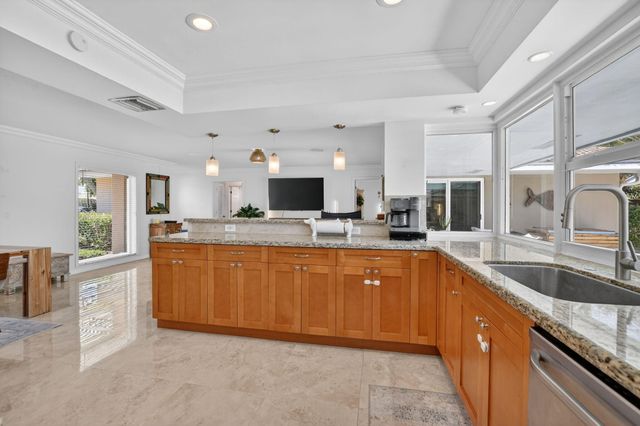 424 SW 7th Way, Boca Raton, FL 33486