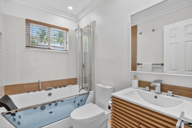 424 SW 7th Way, Boca Raton, FL 33486