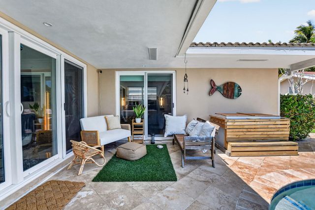 424 SW 7th Way, Boca Raton, FL 33486