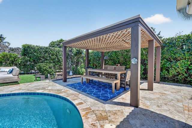 424 SW 7th Way, Boca Raton, FL 33486