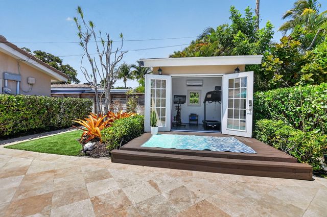 424 SW 7th Way, Boca Raton, FL 33486