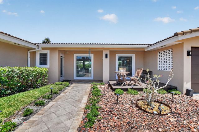 424 SW 7th Way, Boca Raton, FL 33486