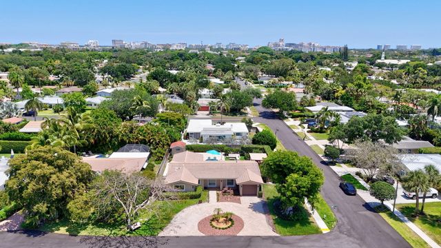 424 SW 7th Way, Boca Raton, FL 33486