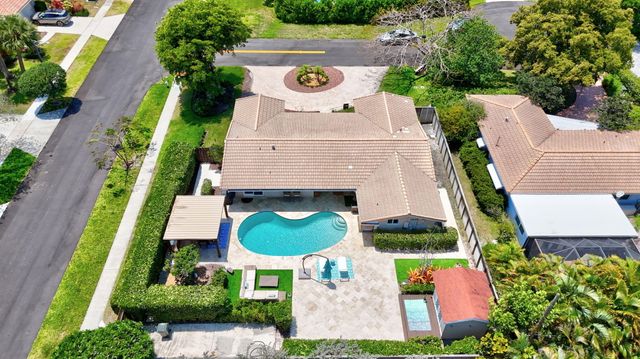 424 SW 7th Way, Boca Raton, FL 33486