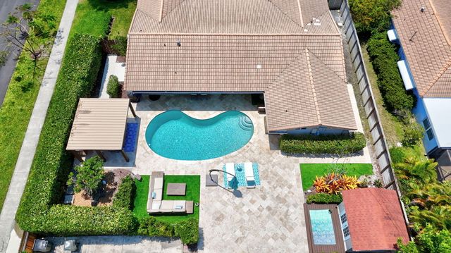 424 SW 7th Way, Boca Raton, FL 33486