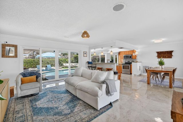 424 SW 7th Way, Boca Raton, FL 33486