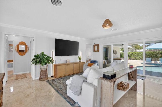 424 SW 7th Way, Boca Raton, FL 33486