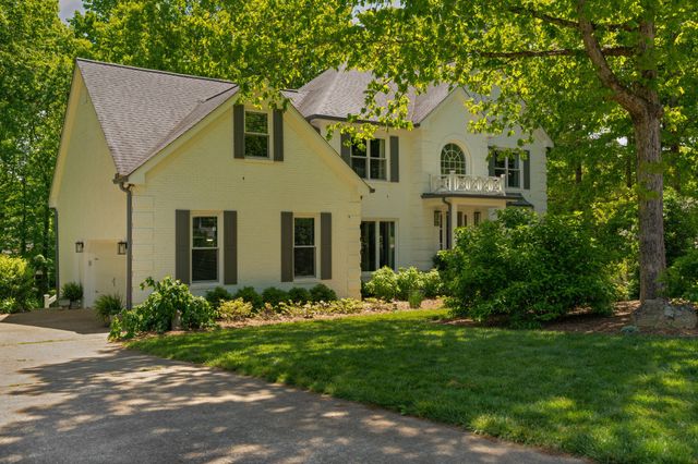 2404 Woodlair Way, Signal Mountain, TN 37377