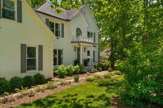2404 Woodlair Way, Signal Mountain, TN 37377