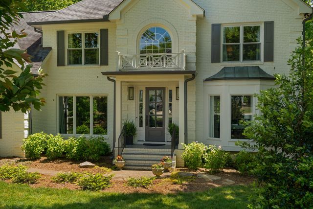 2404 Woodlair Way, Signal Mountain, TN 37377