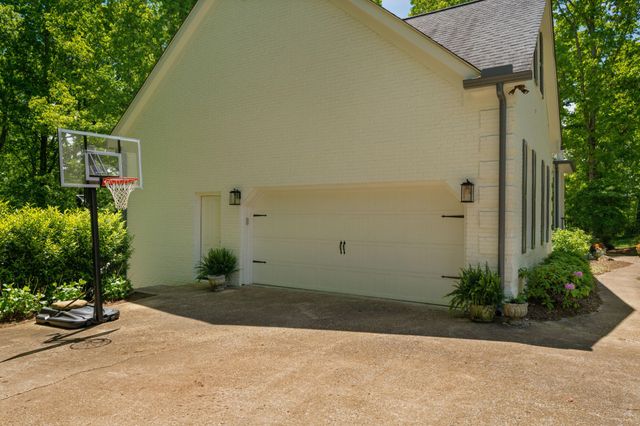 2404 Woodlair Way, Signal Mountain, TN 37377