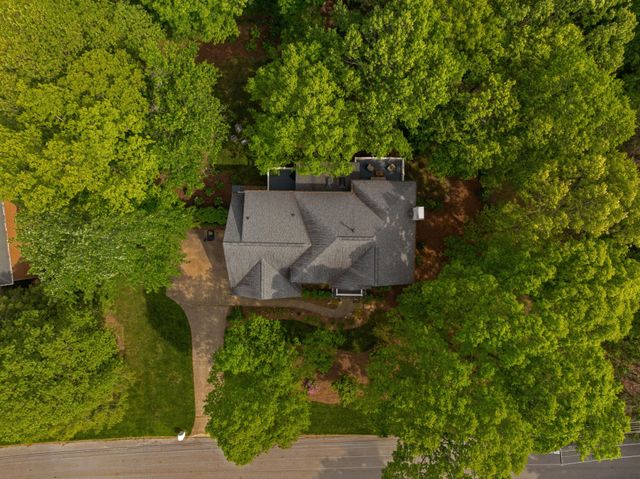 2404 Woodlair Way, Signal Mountain, TN 37377