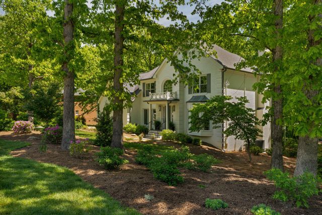 2404 Woodlair Way, Signal Mountain, TN 37377