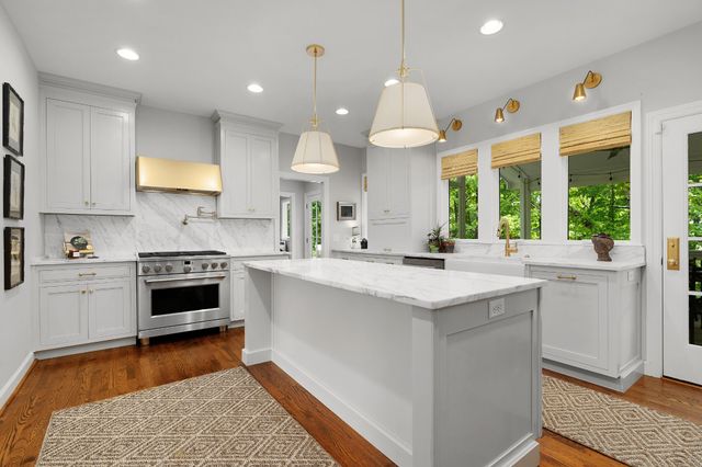 2404 Woodlair Way, Signal Mountain, TN 37377