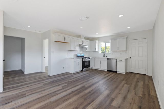 1344 S Liberty Street, Visalia, CA 93292