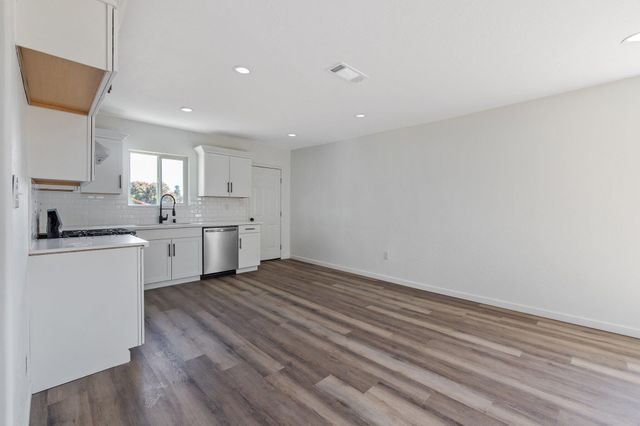 1344 S Liberty Street, Visalia, CA 93292