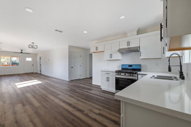 1344 S Liberty Street, Visalia, CA 93292