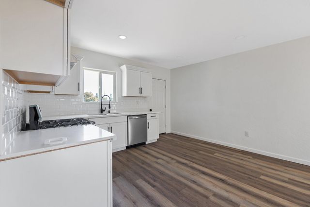 1344 S Liberty Street, Visalia, CA 93292