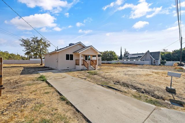 1344 S Liberty Street, Visalia, CA 93292