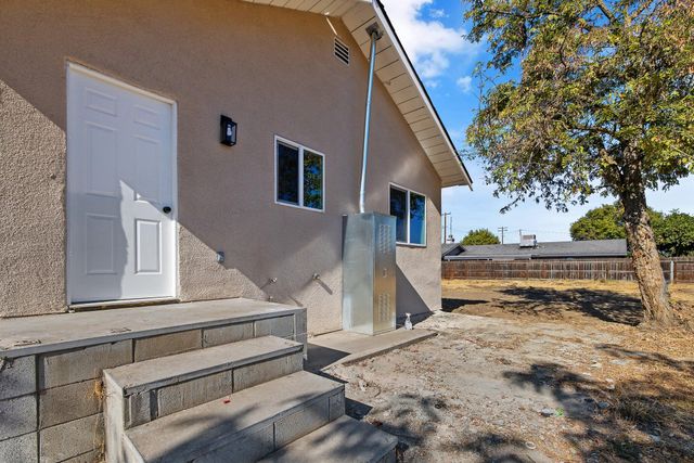 1344 S Liberty Street, Visalia, CA 93292