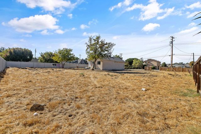 1344 S Liberty Street, Visalia, CA 93292