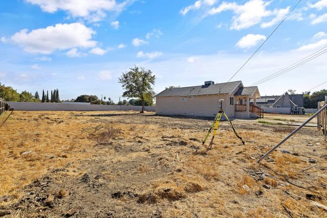 1344 S Liberty Street, Visalia, CA 93292