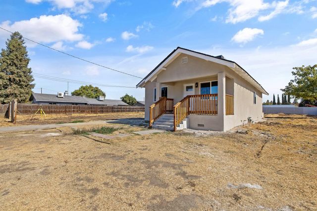 1344 S Liberty Street, Visalia, CA 93292