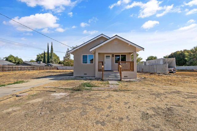 1344 S Liberty Street, Visalia, CA 93292