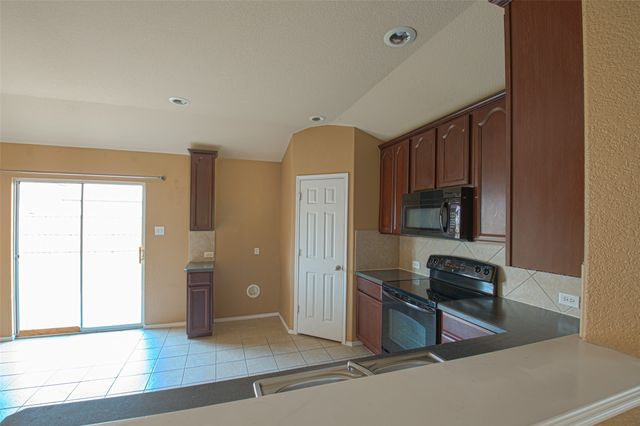 590 Arthur Drive, Lavon, TX 75166