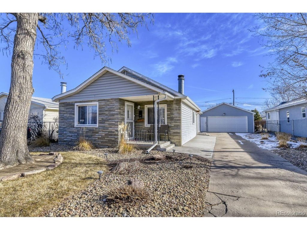 250 N 10th Ave, Brighton, CO 80601