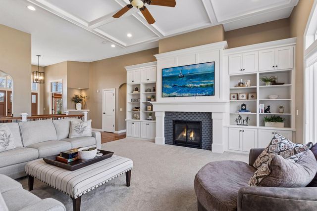 9943 Vagabond Lane N, Maple Grove, MN 55311
