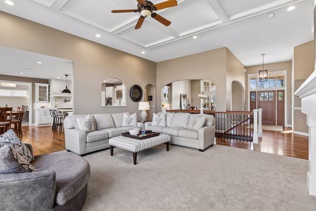 9943 Vagabond Lane N, Maple Grove, MN 55311