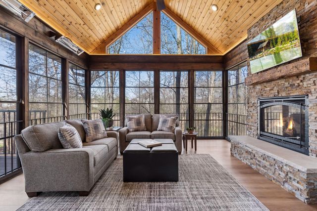 9943 Vagabond Lane N, Maple Grove, MN 55311