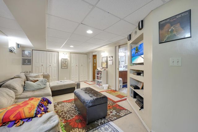 1718 Vincent Avenue N, Minneapolis, MN 55411