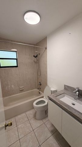 1123 W PROSPECT Road, Fort Lauderdale, FL 33309